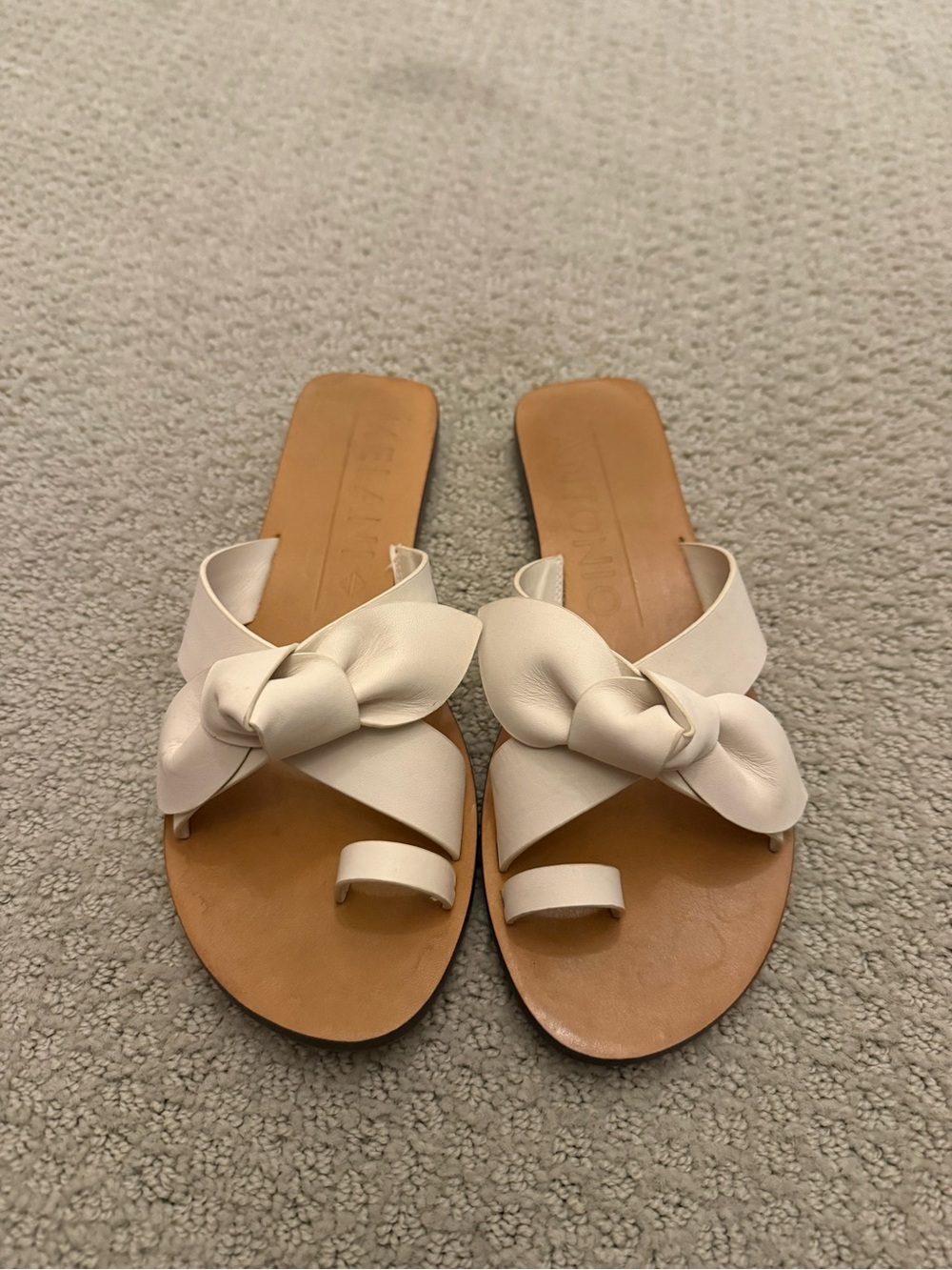 Women’s White Knot Toe-Loop Slide Sandals Antonio Melani